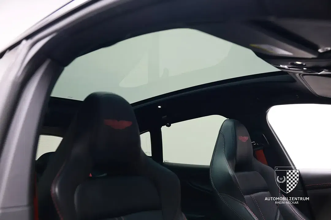 Aston Martin DBX 707 - foto 15