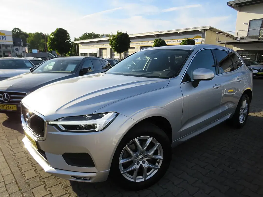 Volvo XC60 AWD Momentum Pro - foto 1