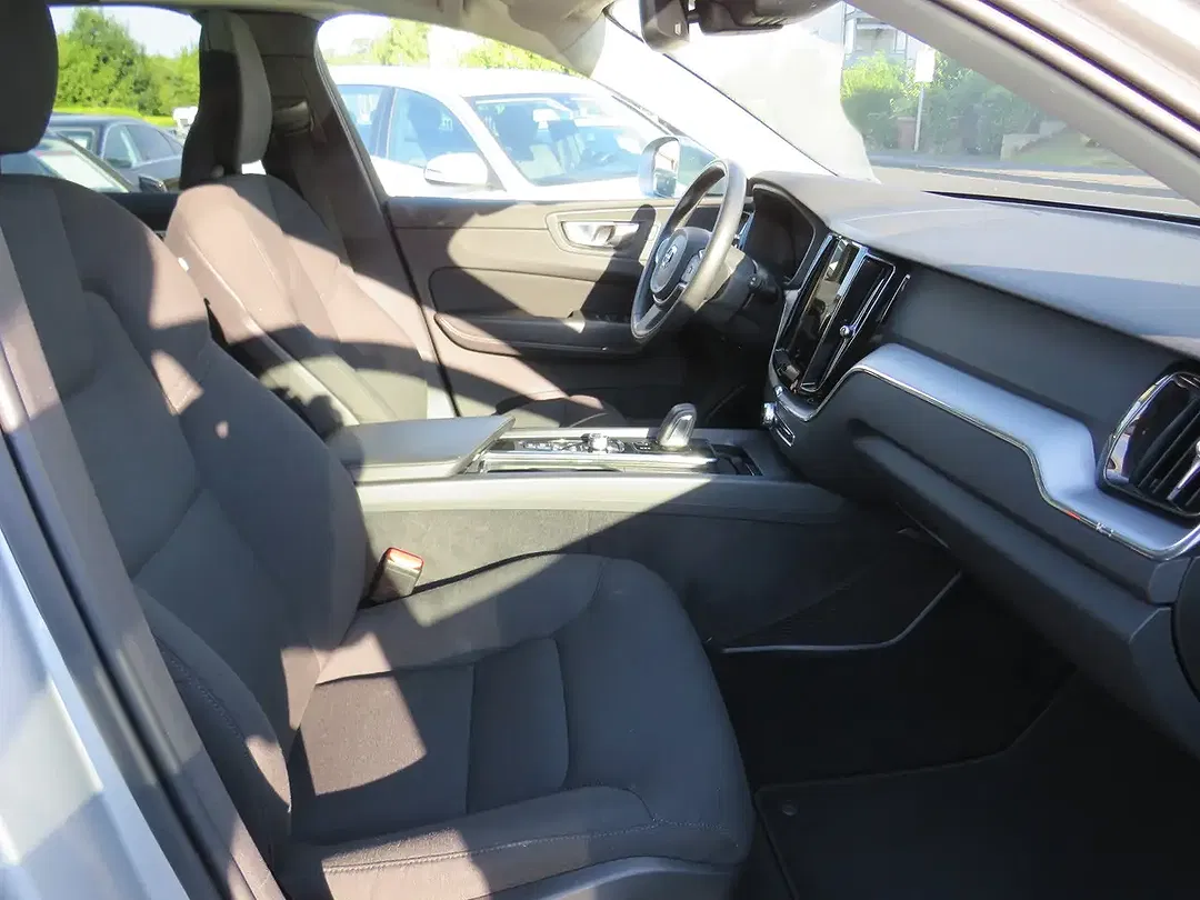 Volvo XC60 AWD Momentum Pro - Thumbnail 10