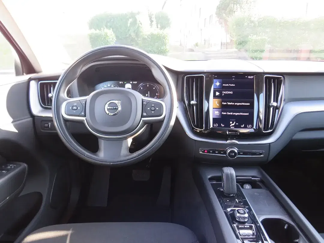 Volvo XC60 AWD Momentum Pro - Thumbnail 11
