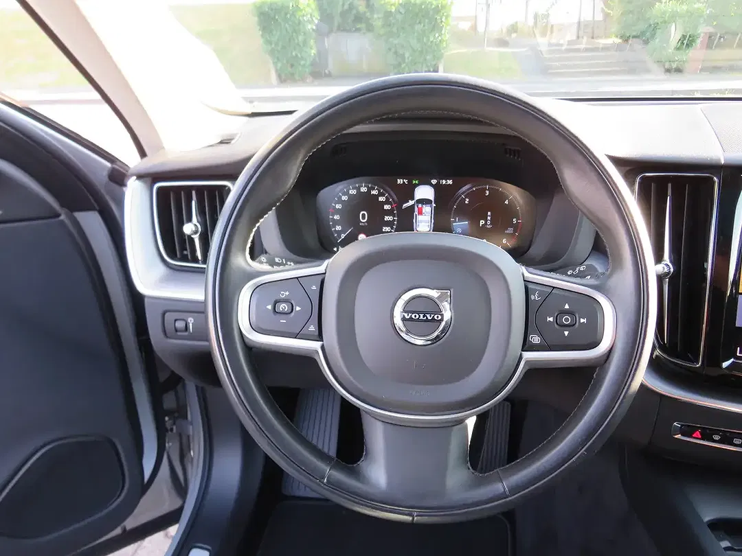 Volvo XC60 AWD Momentum Pro - Thumbnail 12