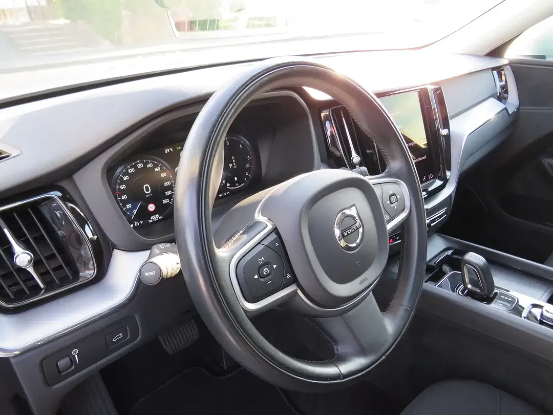 Volvo XC60 AWD Momentum Pro - Thumbnail 13