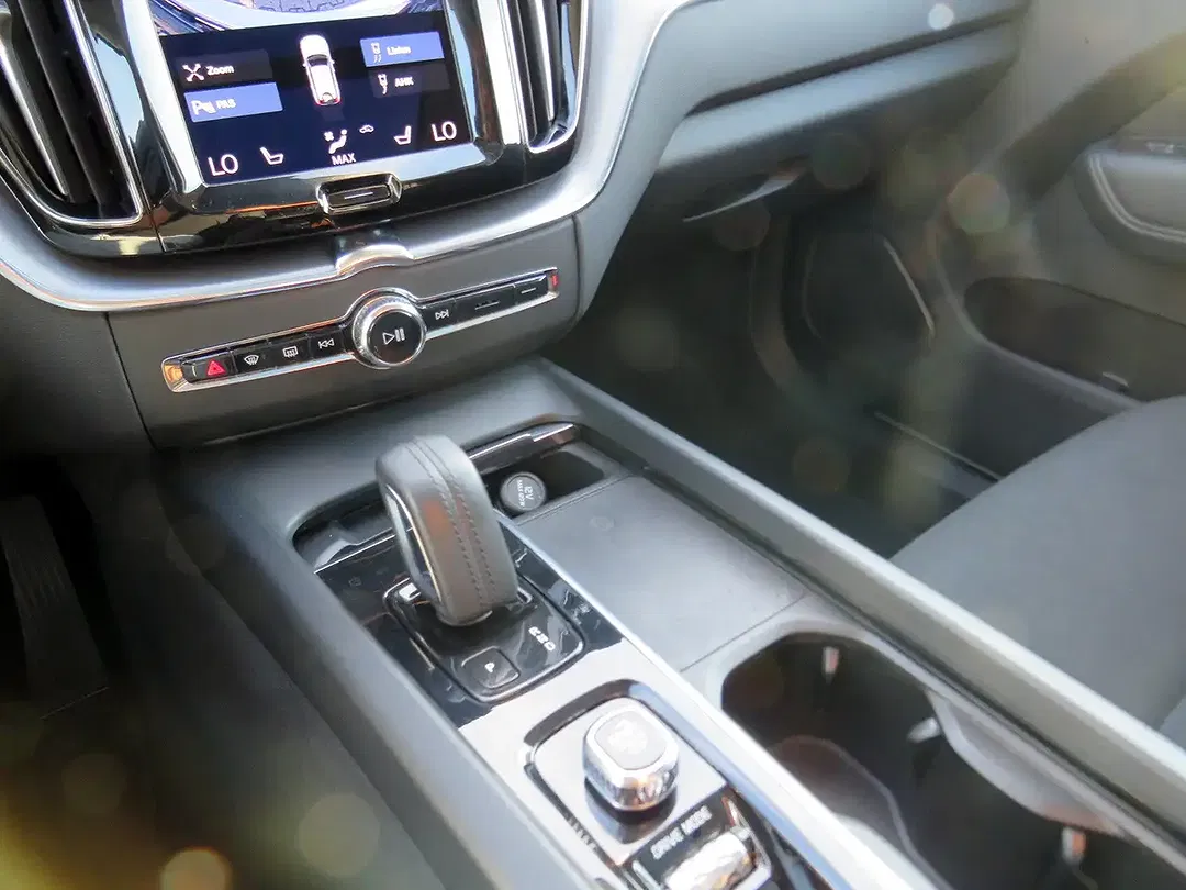 Volvo XC60 AWD Momentum Pro - foto 15
