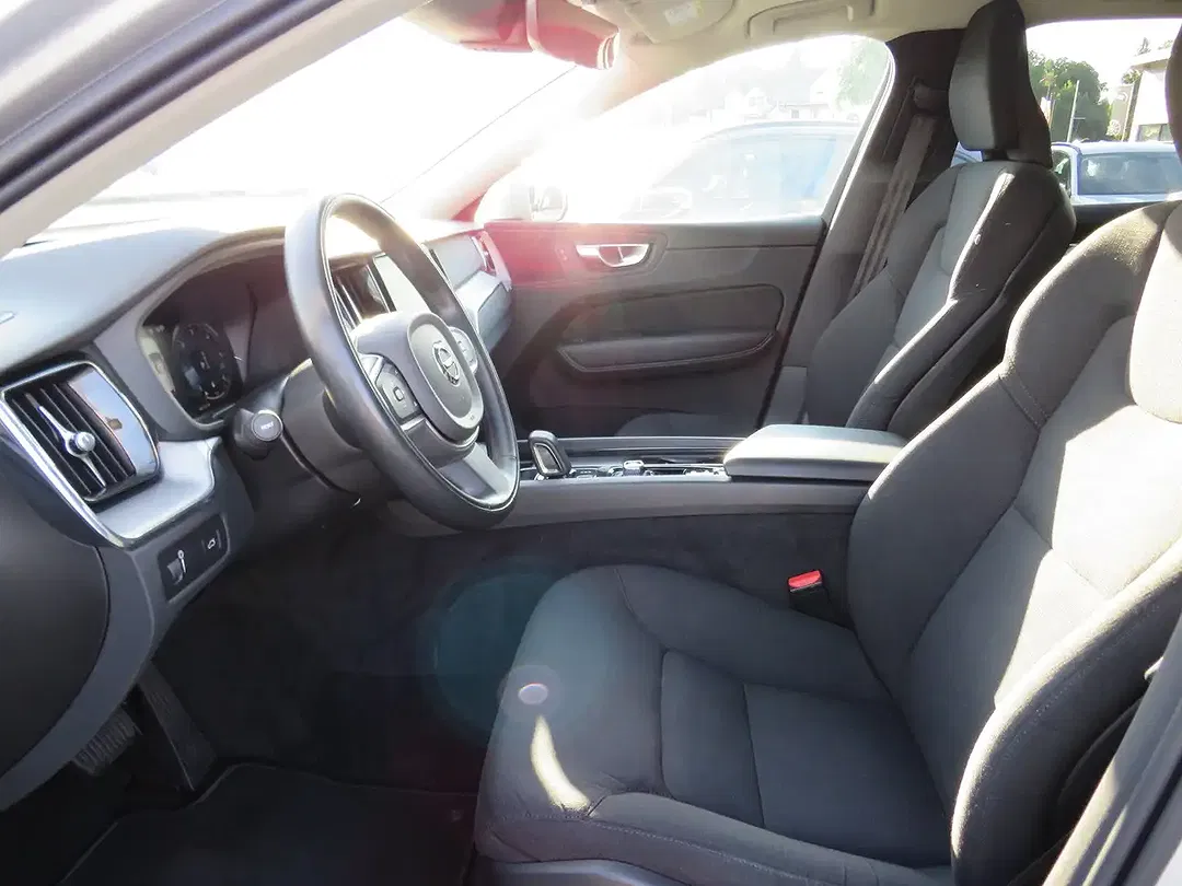 Volvo XC60 AWD Momentum Pro - Thumbnail 8
