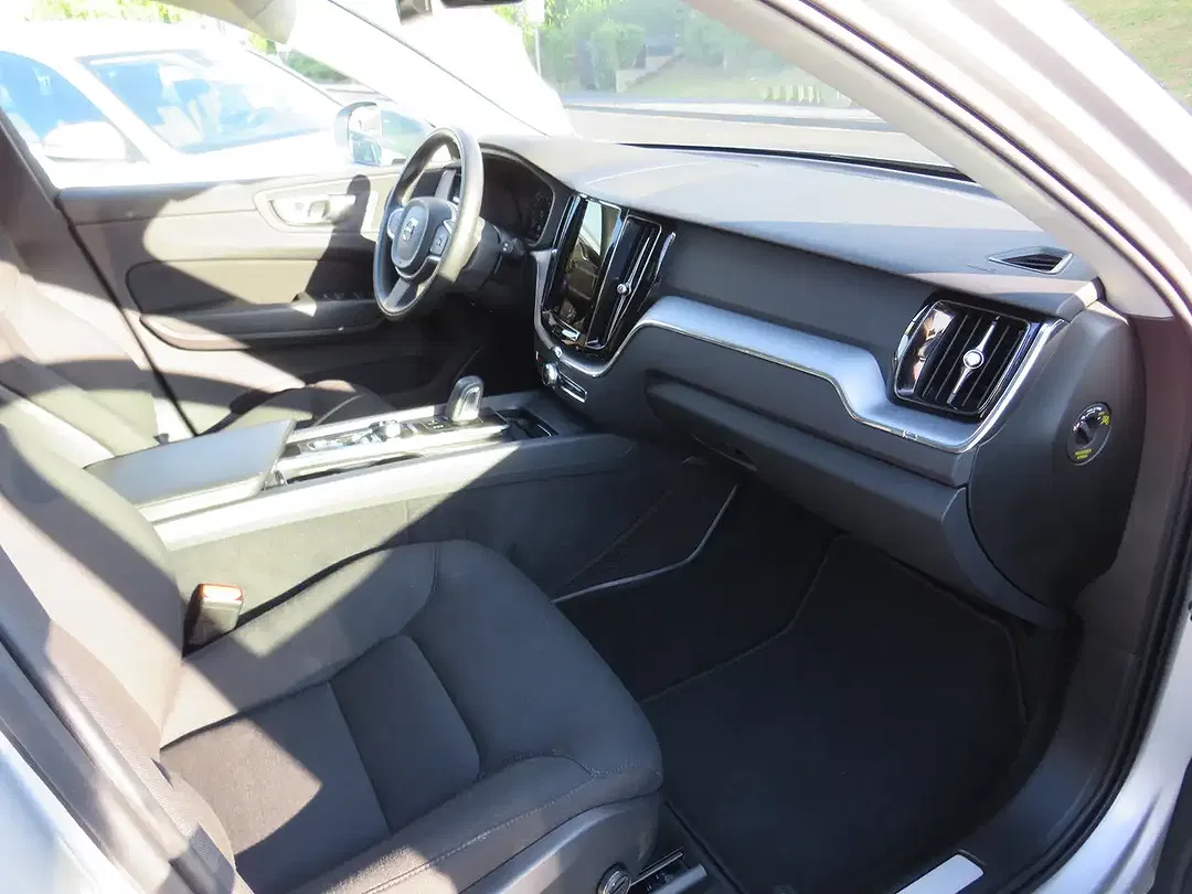 Volvo XC60 AWD Momentum Pro - Thumbnail 9