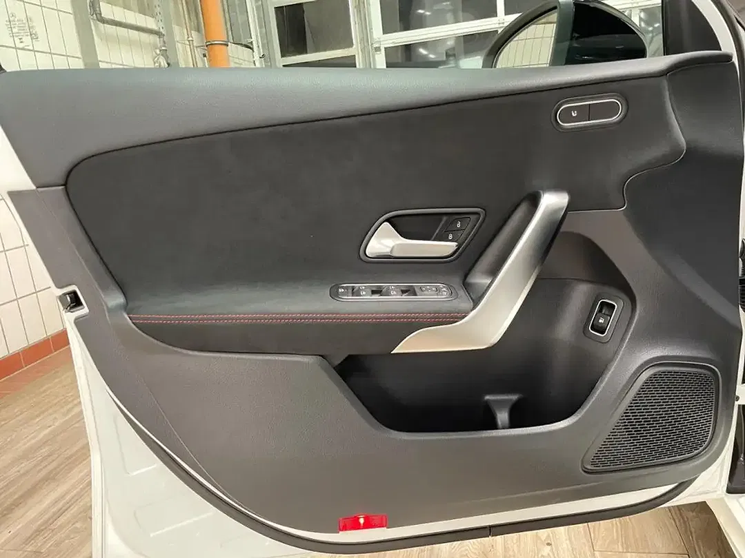 Mercedes-Benz A 250 AUT AMG MBUX Night - Thumbnail 16