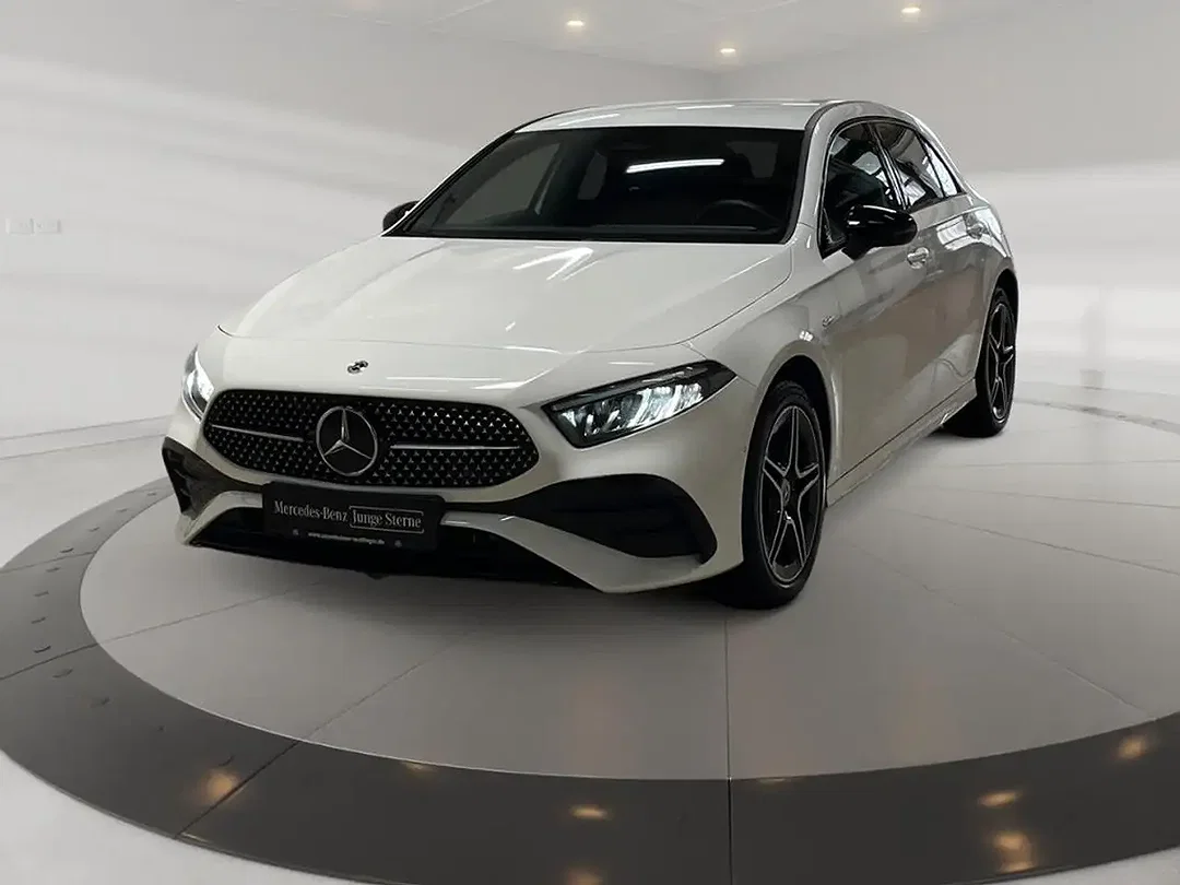 Mercedes-Benz A 250 AUT AMG MBUX Night - Afbeelding 1
