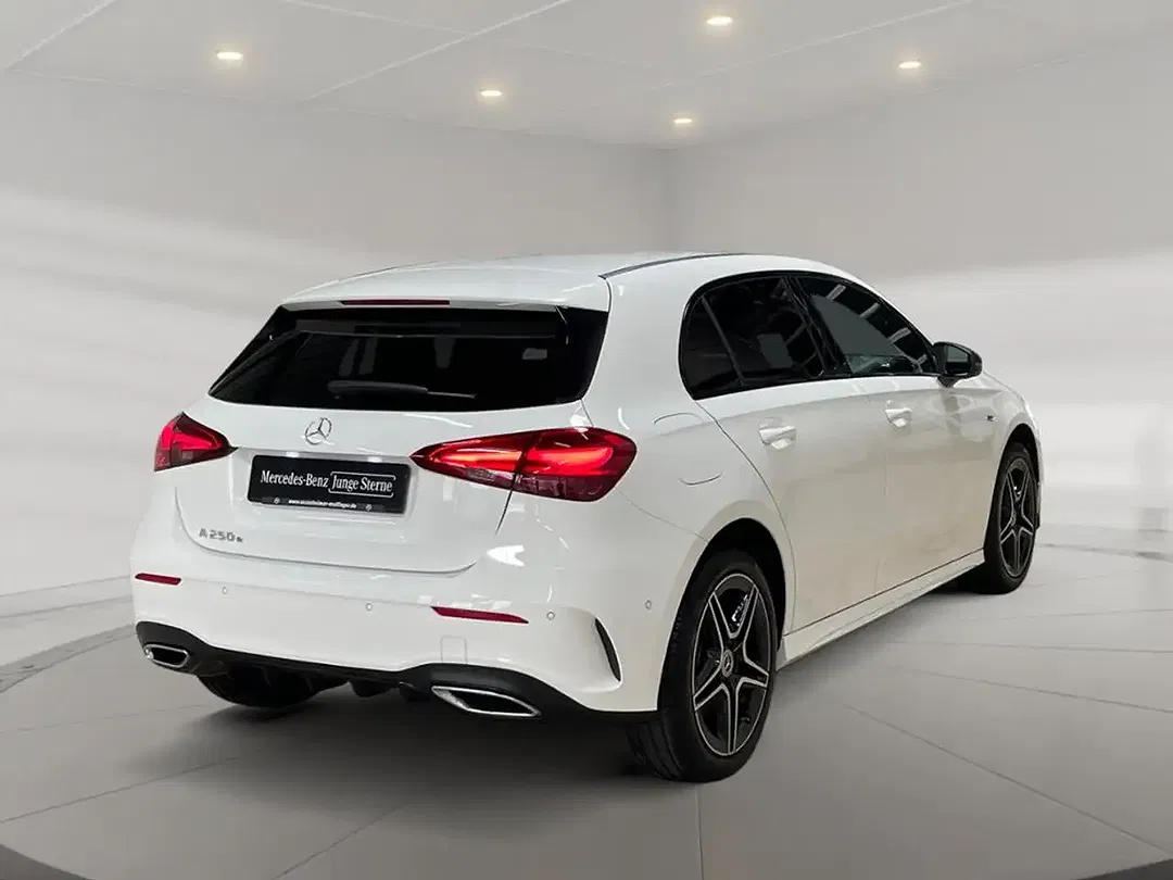 Mercedes-Benz A 250 AUT AMG MBUX Night - Thumbnail 2
