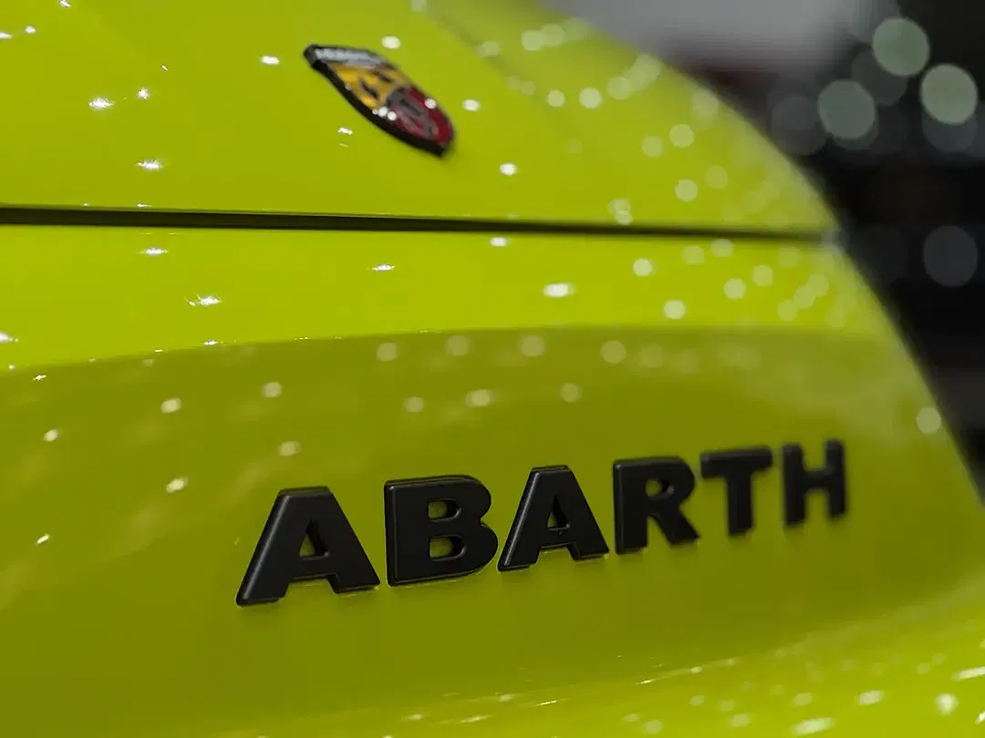 Abarth 500e Scorpionissima Limited - Thumbnail 11