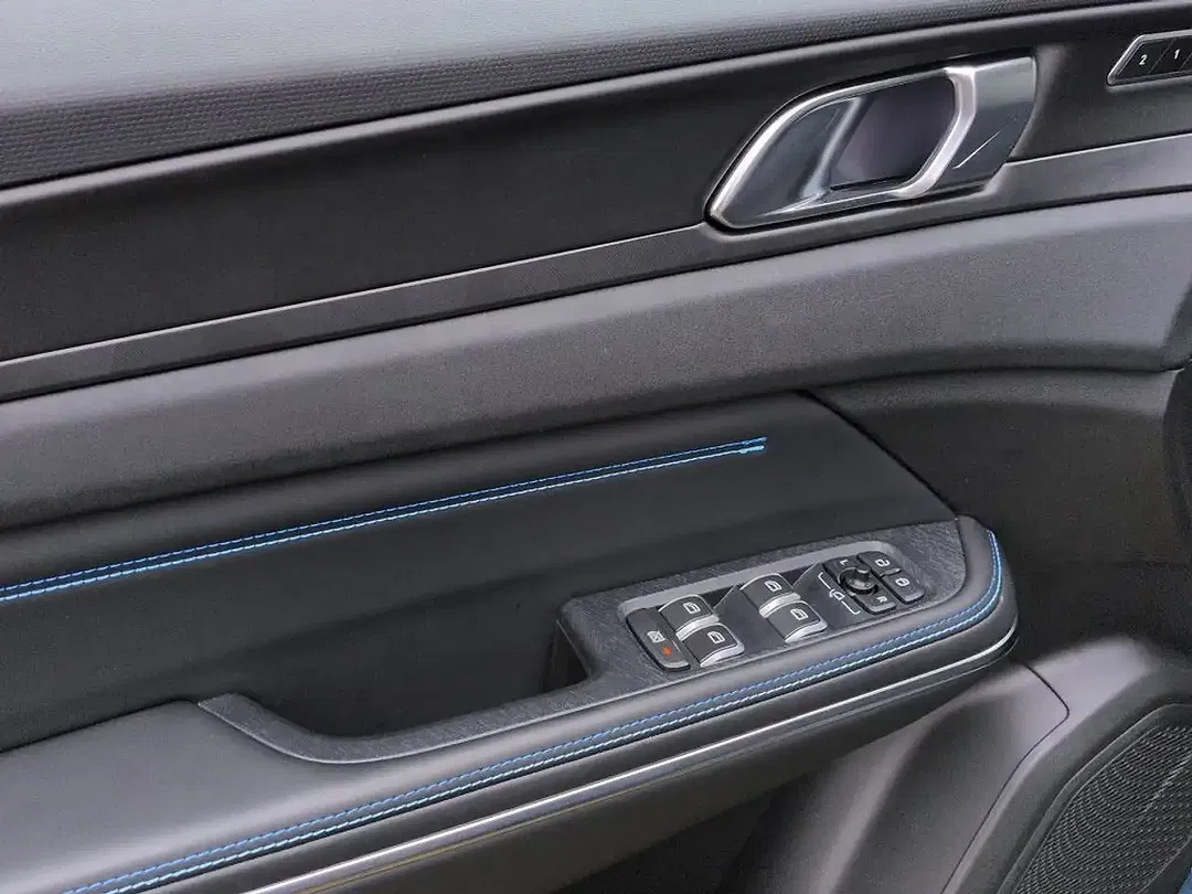 Lynk & Co 01 - Thumbnail 7