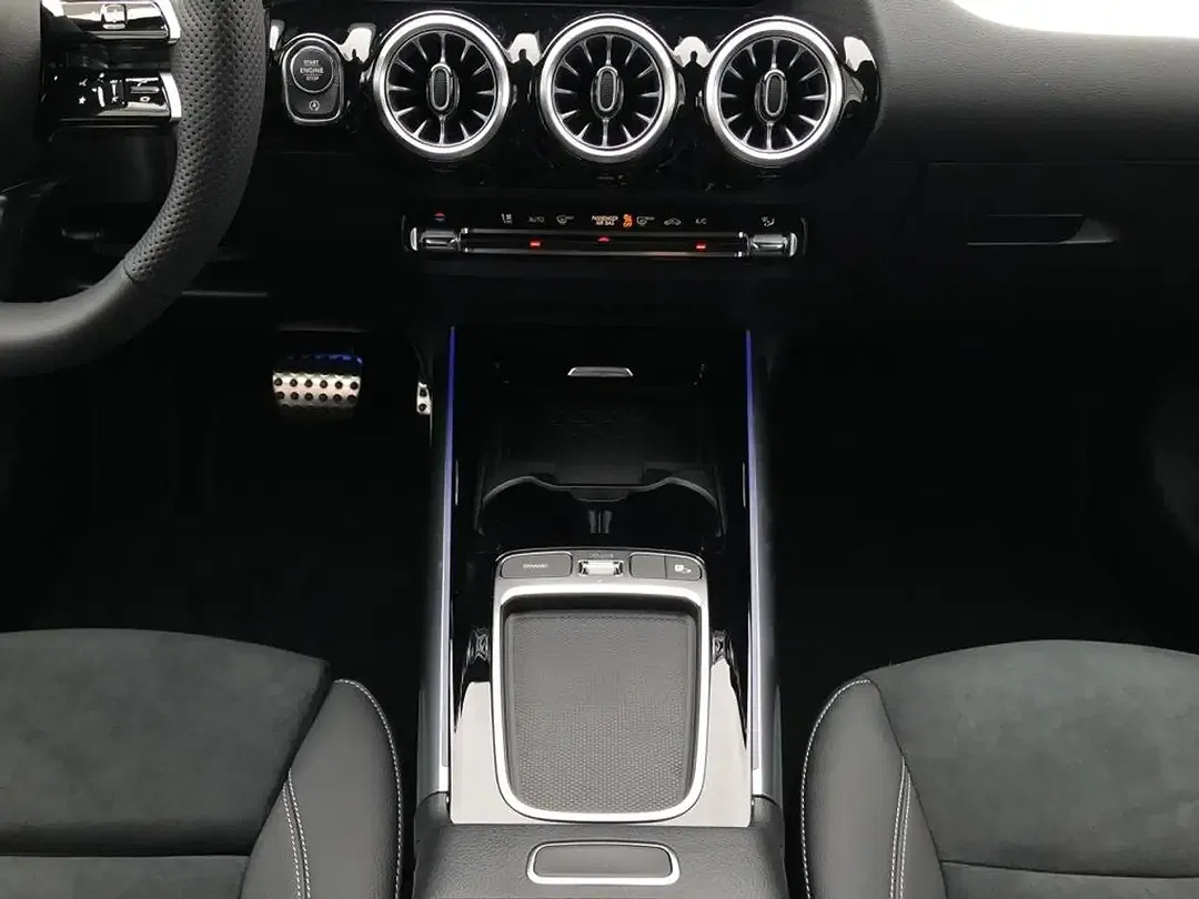 Mercedes-Benz GLA 200 AMG MBUX Night - Thumbnail 13
