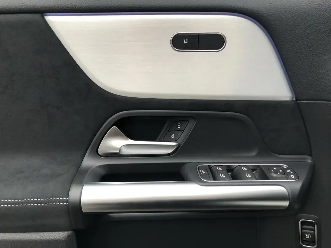 Mercedes-Benz GLA 200 AMG MBUX Night - foto 14