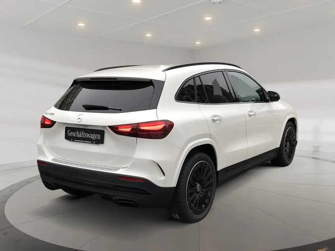 Mercedes-Benz GLA 200 AMG MBUX Night - foto 2