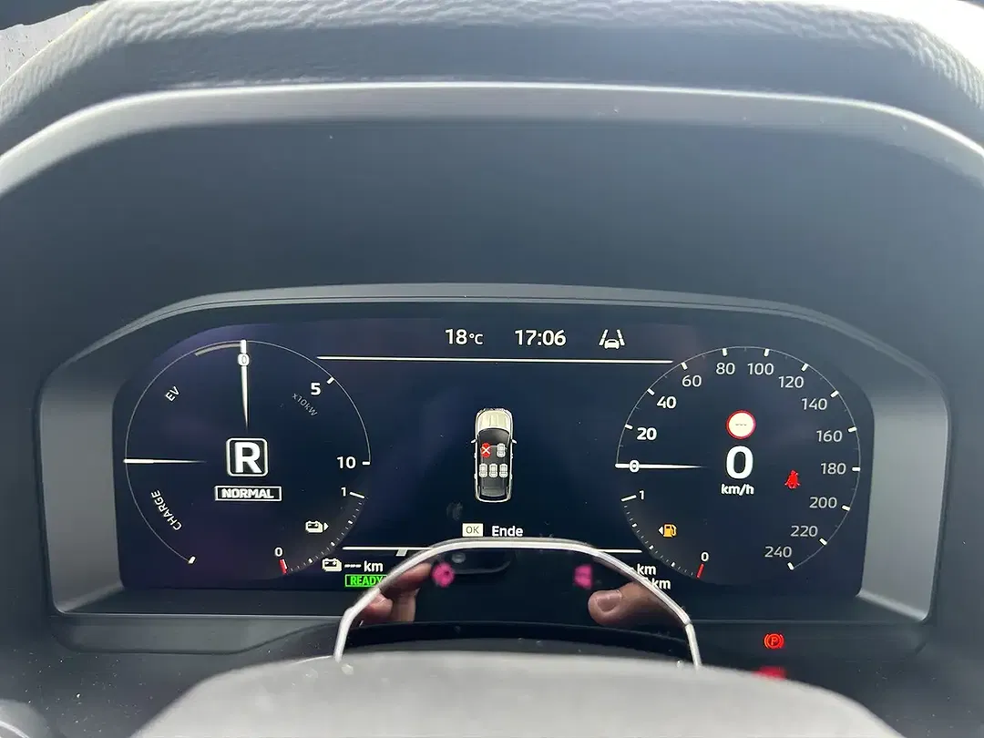 Mitsubishi Outlander PHEV Intro Edition - Thumbnail 11