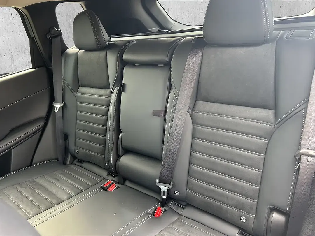 Mitsubishi Outlander PHEV Intro Edition - Thumbnail 12