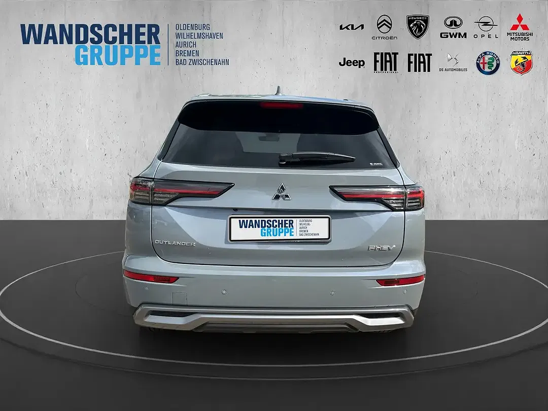 Mitsubishi Outlander PHEV Intro Edition - Thumbnail 4
