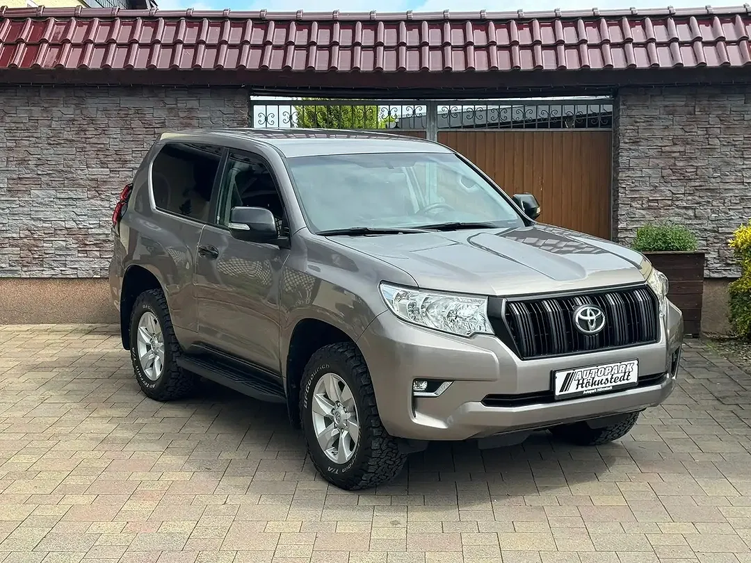 Toyota Land Cruiser - Thumbnail 3