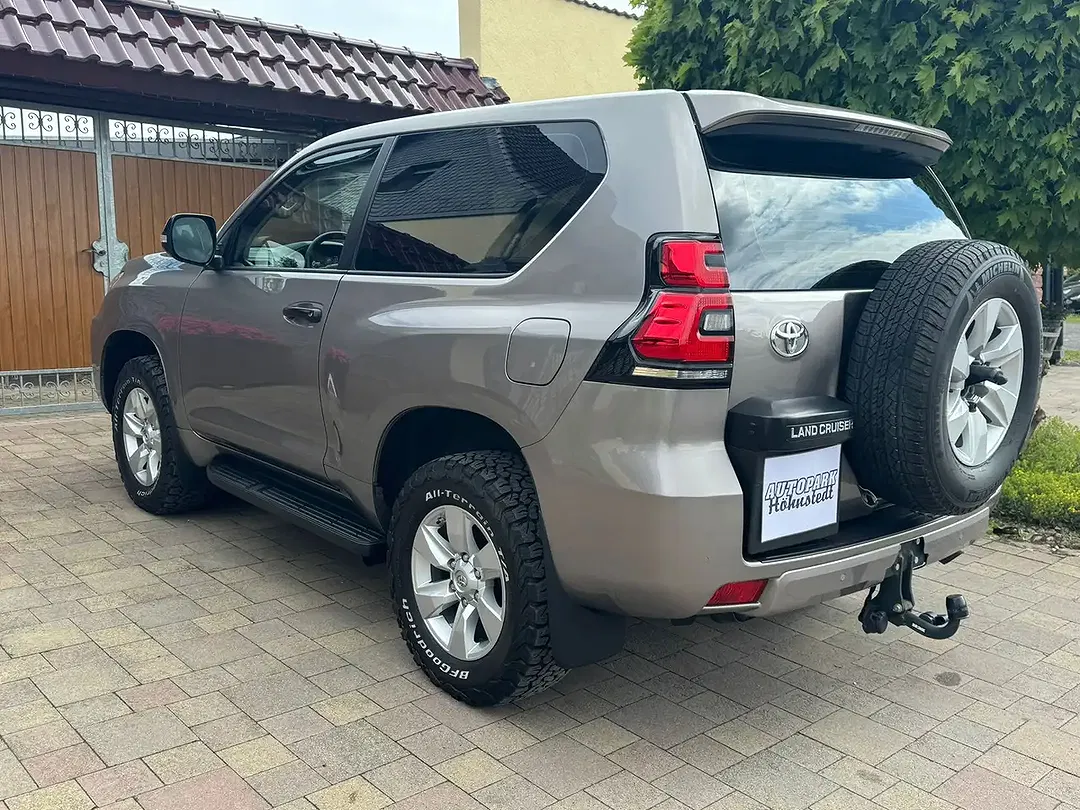 Toyota Land Cruiser - Thumbnail 4