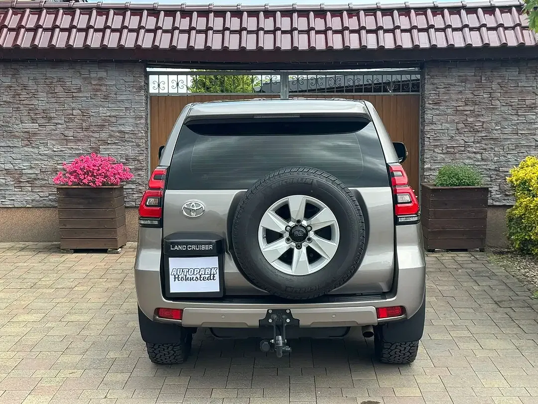 Toyota Land Cruiser - Thumbnail 5