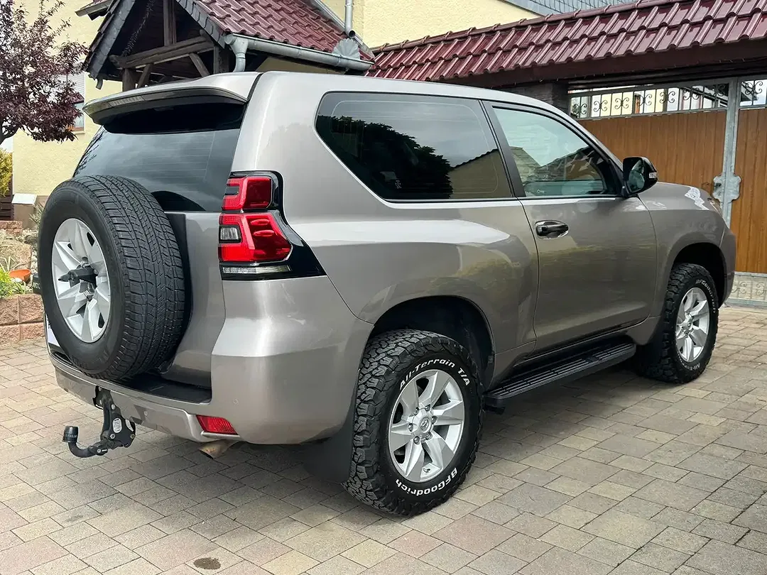 Toyota Land Cruiser - Thumbnail 6