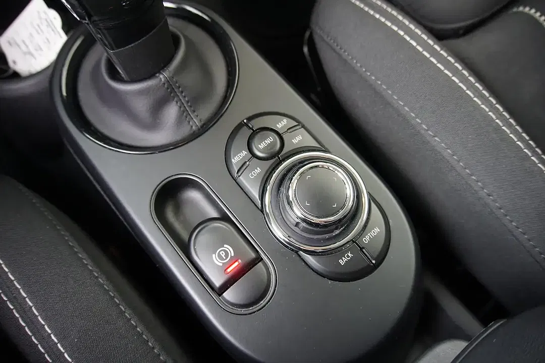 MINI Cooper SE - Thumbnail 13