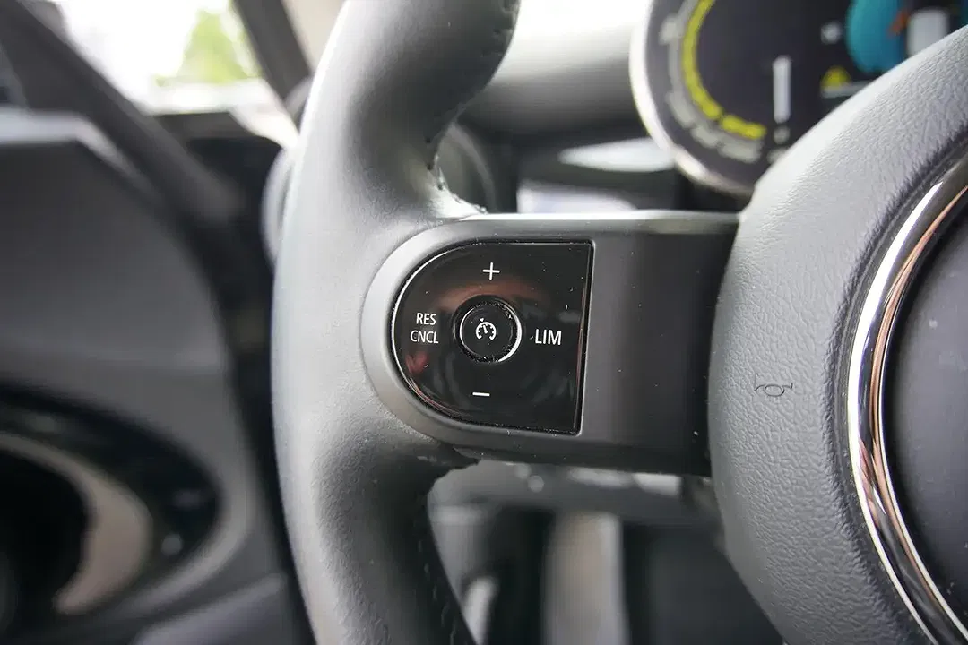 MINI Cooper SE - Thumbnail 14