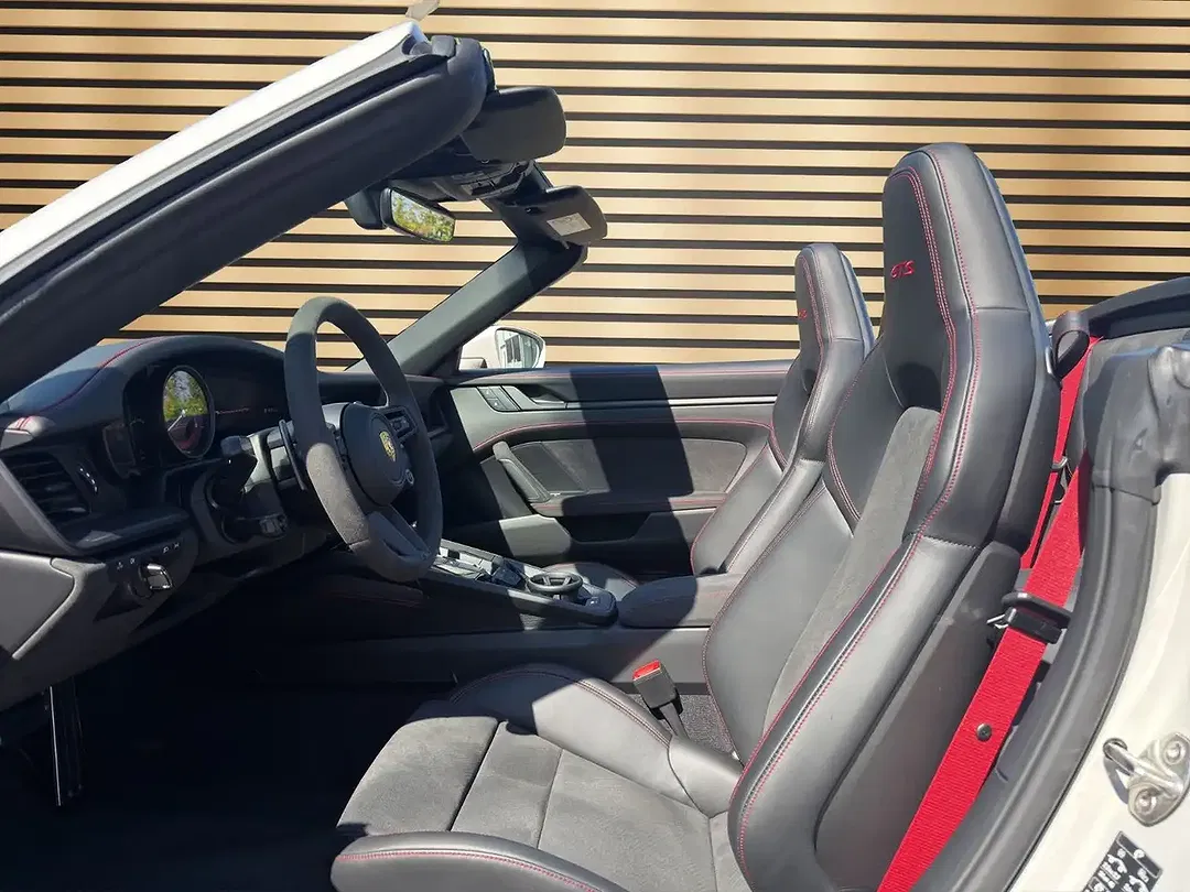 Porsche 992 Carrera 4 GTS Cabriolet - Thumbnail 10