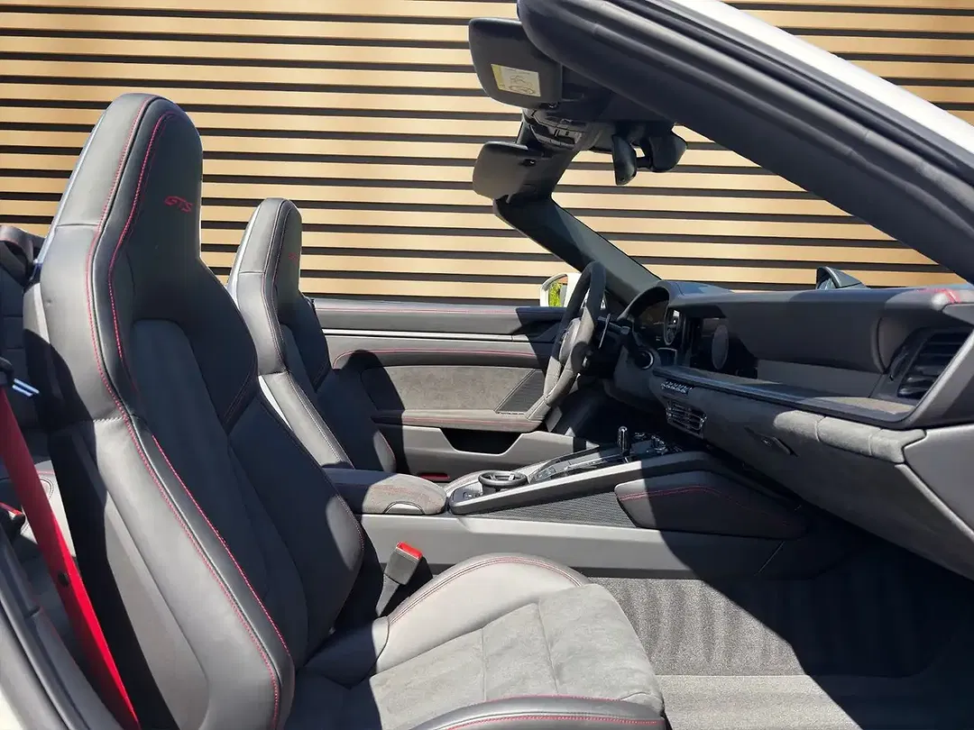 Porsche 992 Carrera 4 GTS Cabriolet - Thumbnail 12