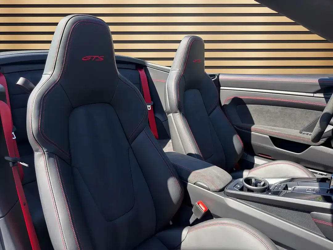 Porsche 992 Carrera 4 GTS Cabriolet - Thumbnail 13