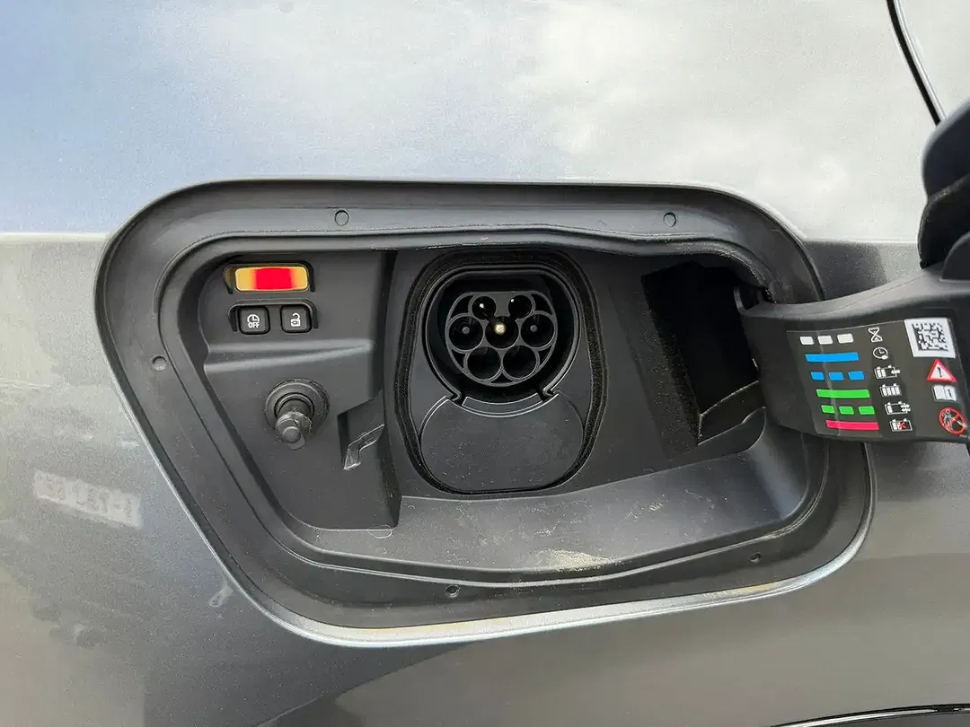 Renault Rafale E-Tech PHEV 4x4 - Thumbnail 5