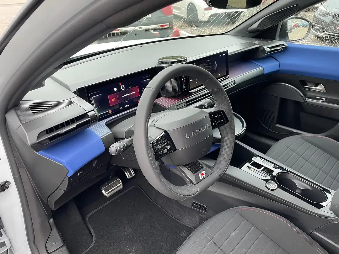 Lancia Ypsilon Hybrid HF - Thumbnail 8