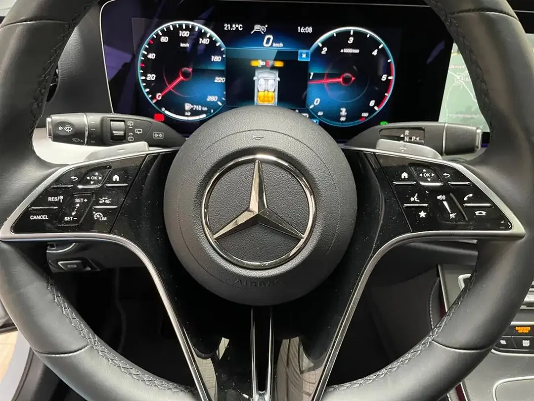 Mercedes-Benz E 200 MBUX Avantgarde Night - Thumbnail 11