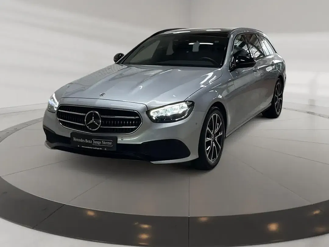 Mercedes-Benz E 200 MBUX Avantgarde Night - foto 1
