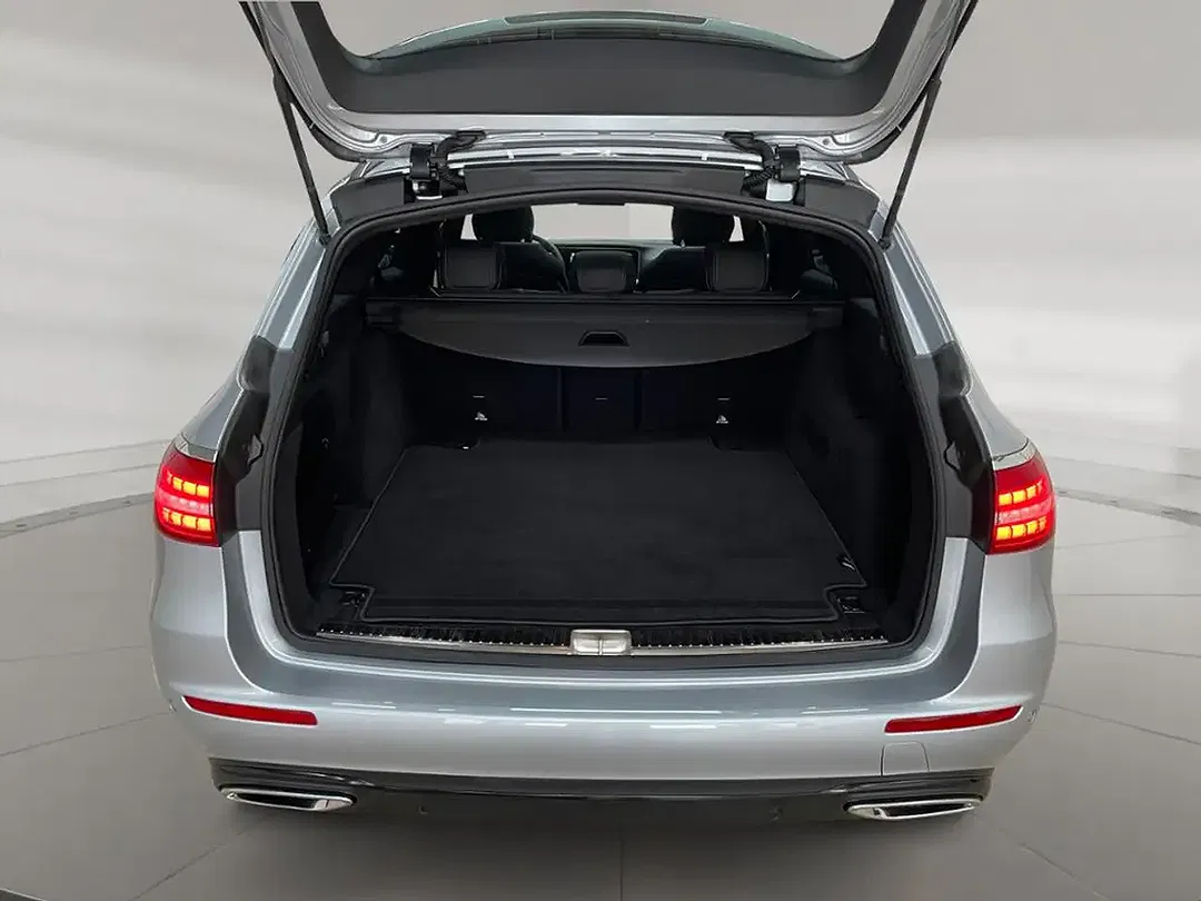 Mercedes-Benz E 200 MBUX Avantgarde Night - Thumbnail 19