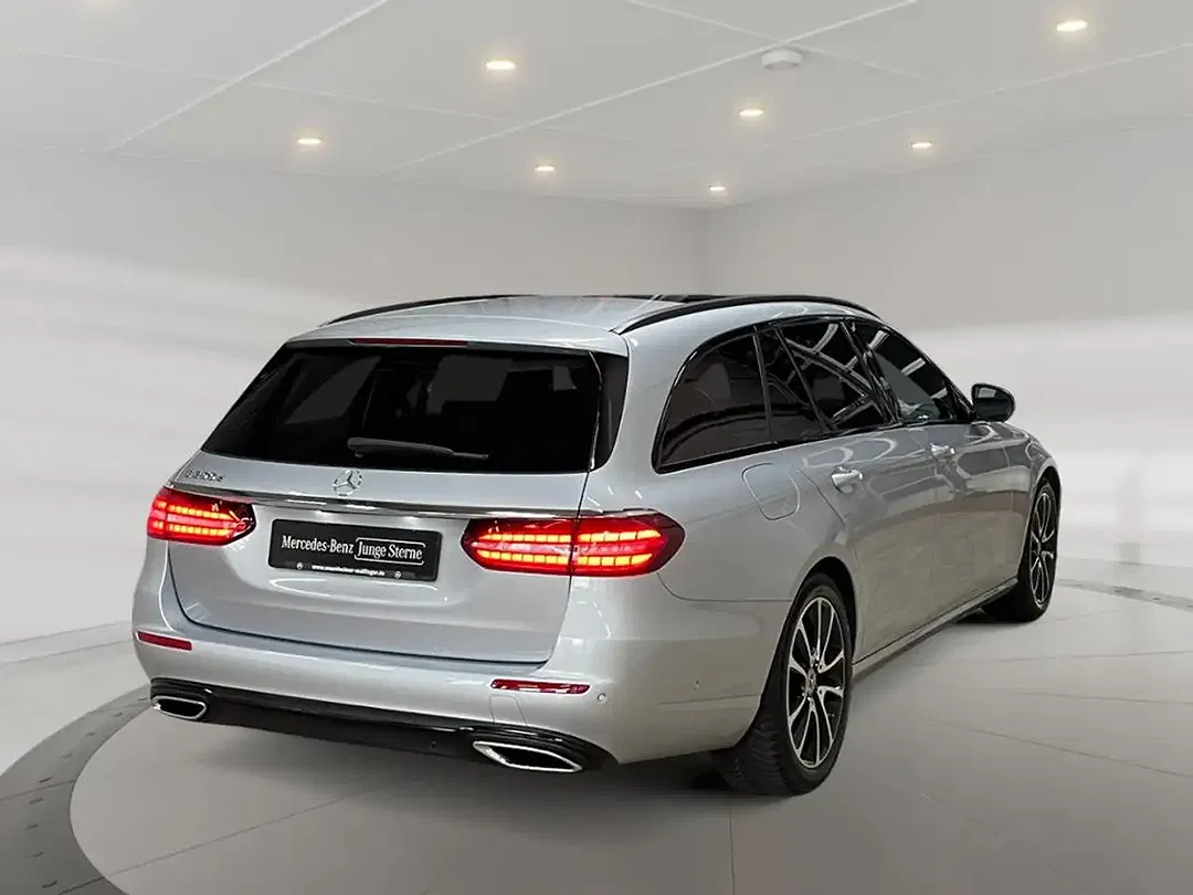 Mercedes-Benz E 200 MBUX Avantgarde Night - foto 2