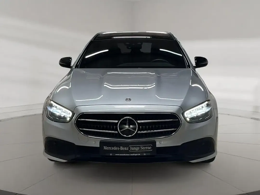 Mercedes-Benz E 200 MBUX Avantgarde Night - Thumbnail 5