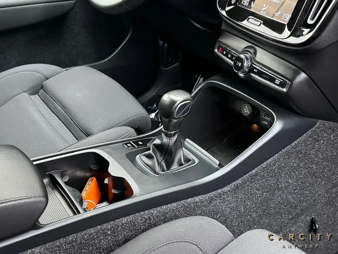 Volvo XC40 T2 Momentum - Thumbnail 12