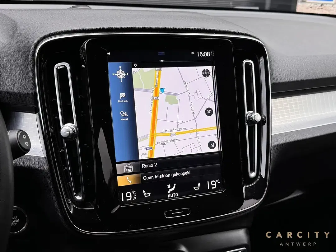 Volvo XC40 T2 Momentum - foto 15