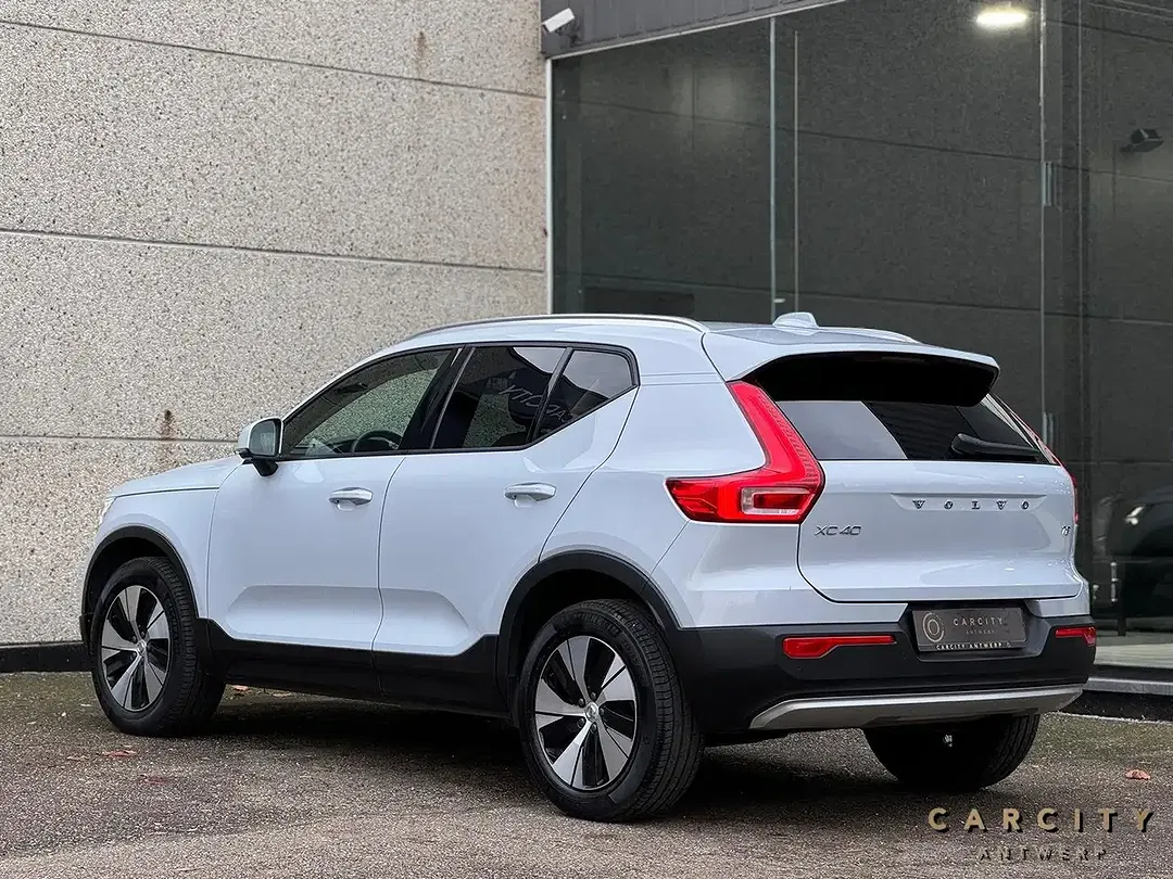 Volvo XC40 T2 Momentum - foto 2
