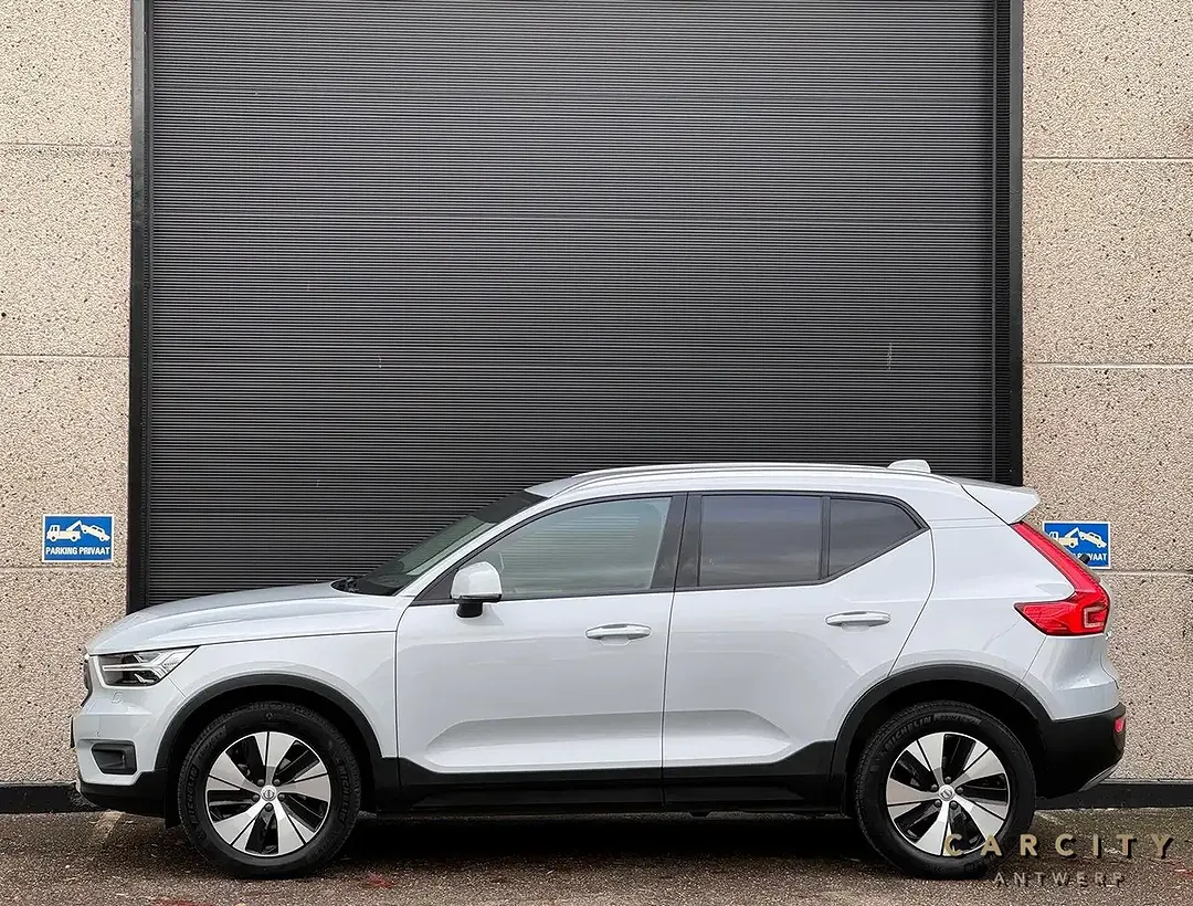 Volvo XC40 T2 Momentum - Thumbnail 3