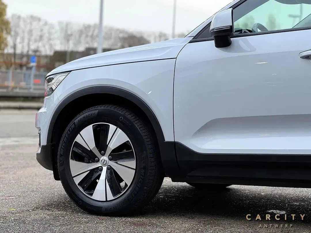 Volvo XC40 T2 Momentum - Thumbnail 4