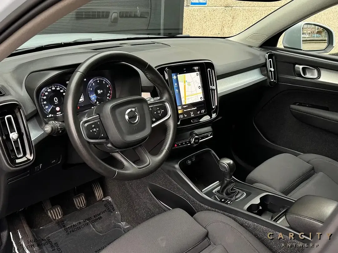 Volvo XC40 T2 Momentum - Thumbnail 8