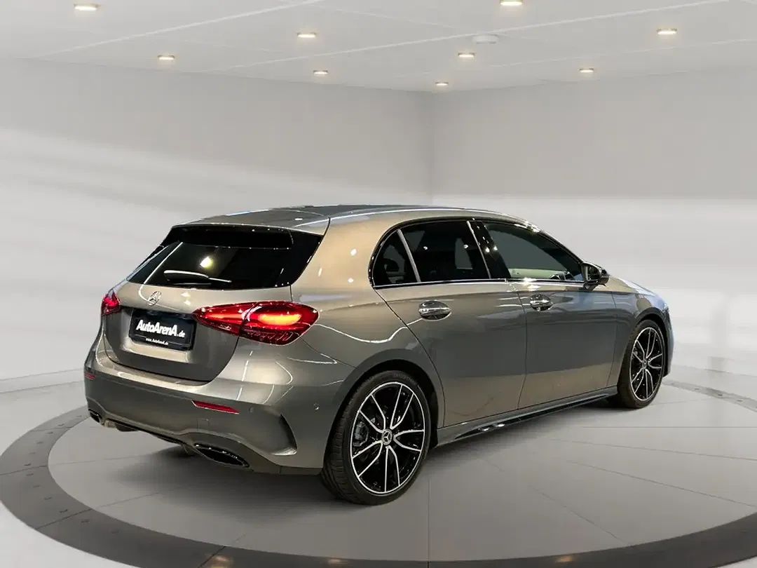 Mercedes-Benz A 200 AMG MBUX Night - foto 2