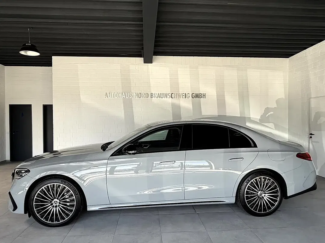 Mercedes-Benz E 300 AMG Line Night - Thumbnail 3