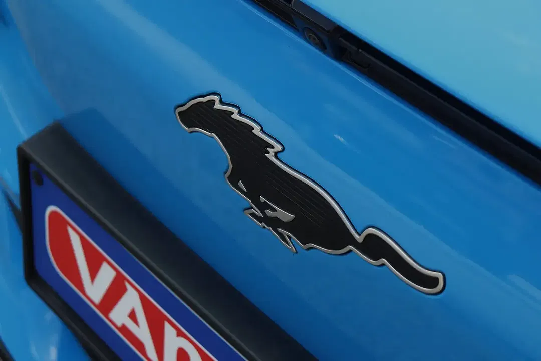Ford Mustang Mach-E 4x4 Premium - Thumbnail 6