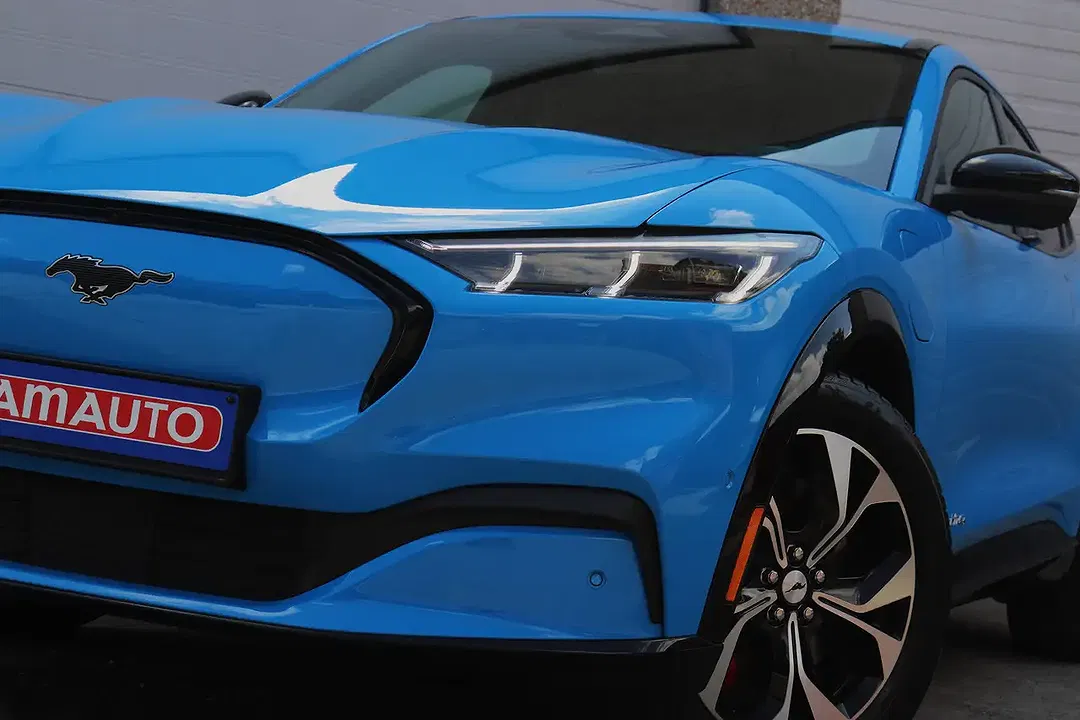 Ford Mustang Mach-E 4x4 Premium - Thumbnail 8