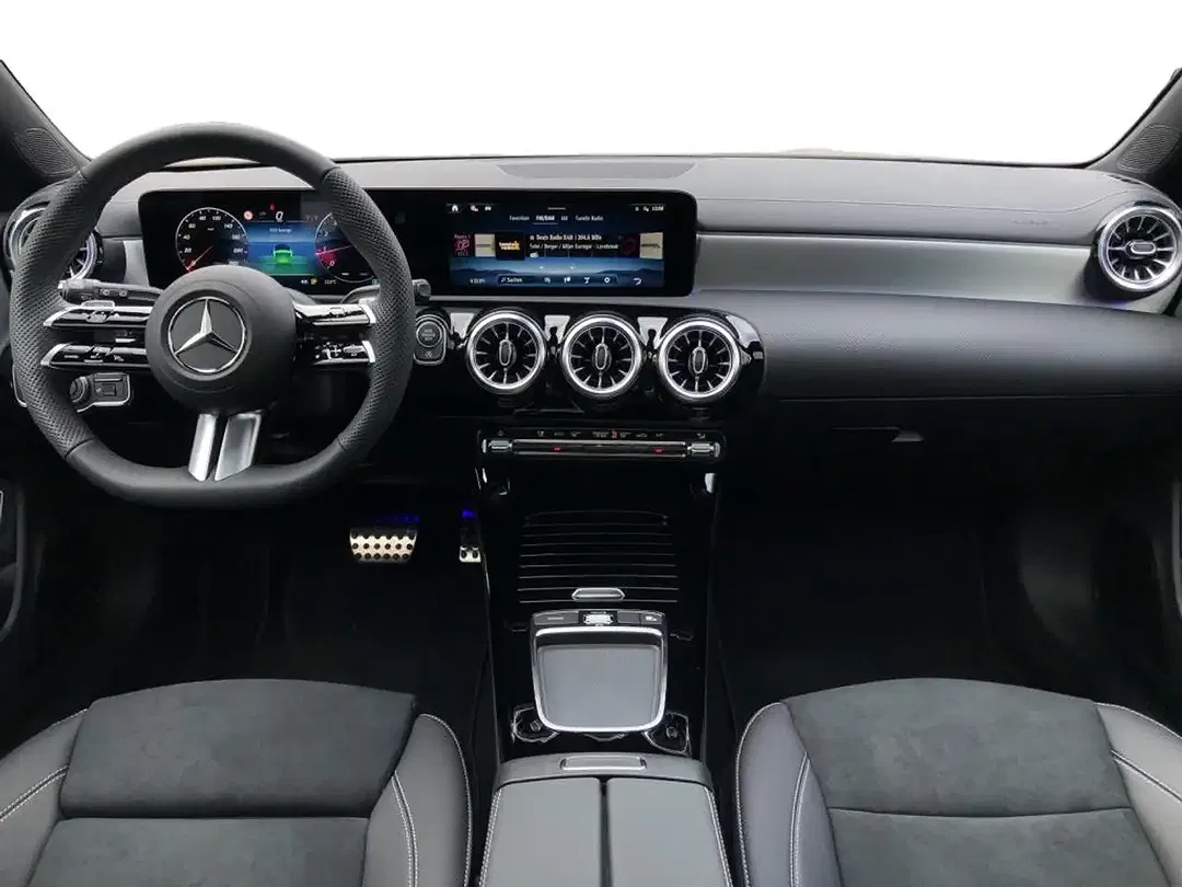 Mercedes-Benz CLA 200 AMG MBUX Night - Thumbnail 4