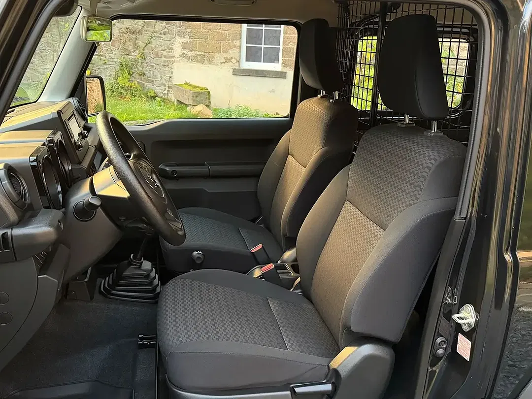 Suzuki Jimny 1.5 AllGrip Comfort - foto 25
