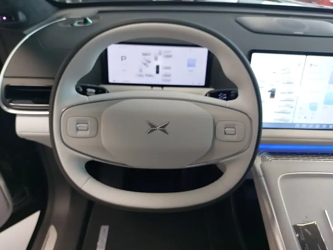 Xpeng G9 AWD Performance - Thumbnail 13