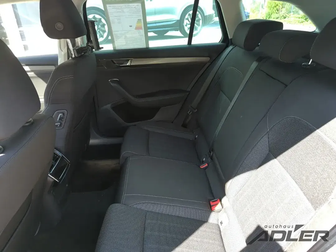 Skoda Superb 2.0 TDI DSG Combi Style - Thumbnail 11